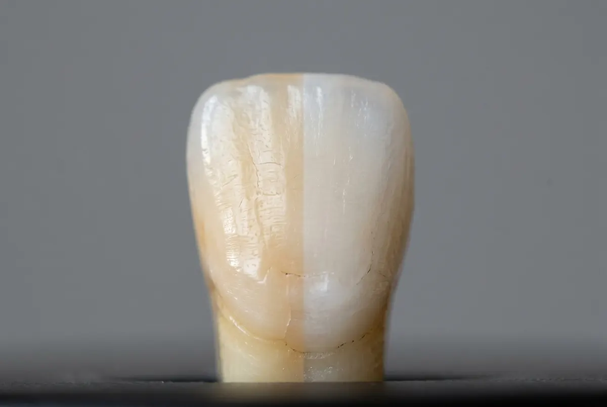 Violet pigment neutralizes yellow instantly without peroxide